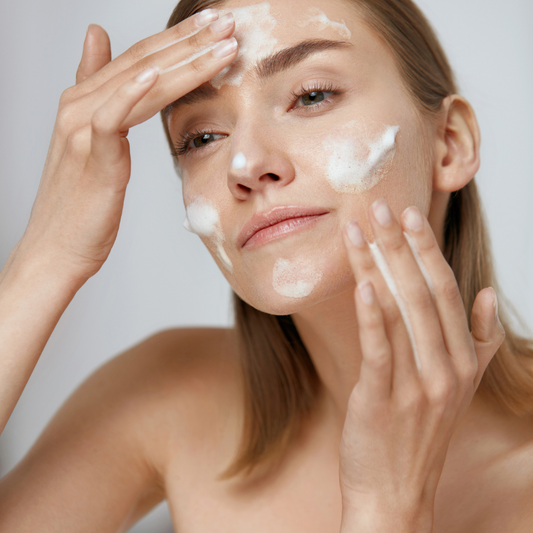 PHYTO 5 cosmetique naturel suisse guide holistique blog beaute comment choisir son nettoyant visage quel nettoyant utiliser type de peau mousse nettoyante visage naturelle bio gel nettoyan peau grasse boutons laboratoire cosmetique suisse