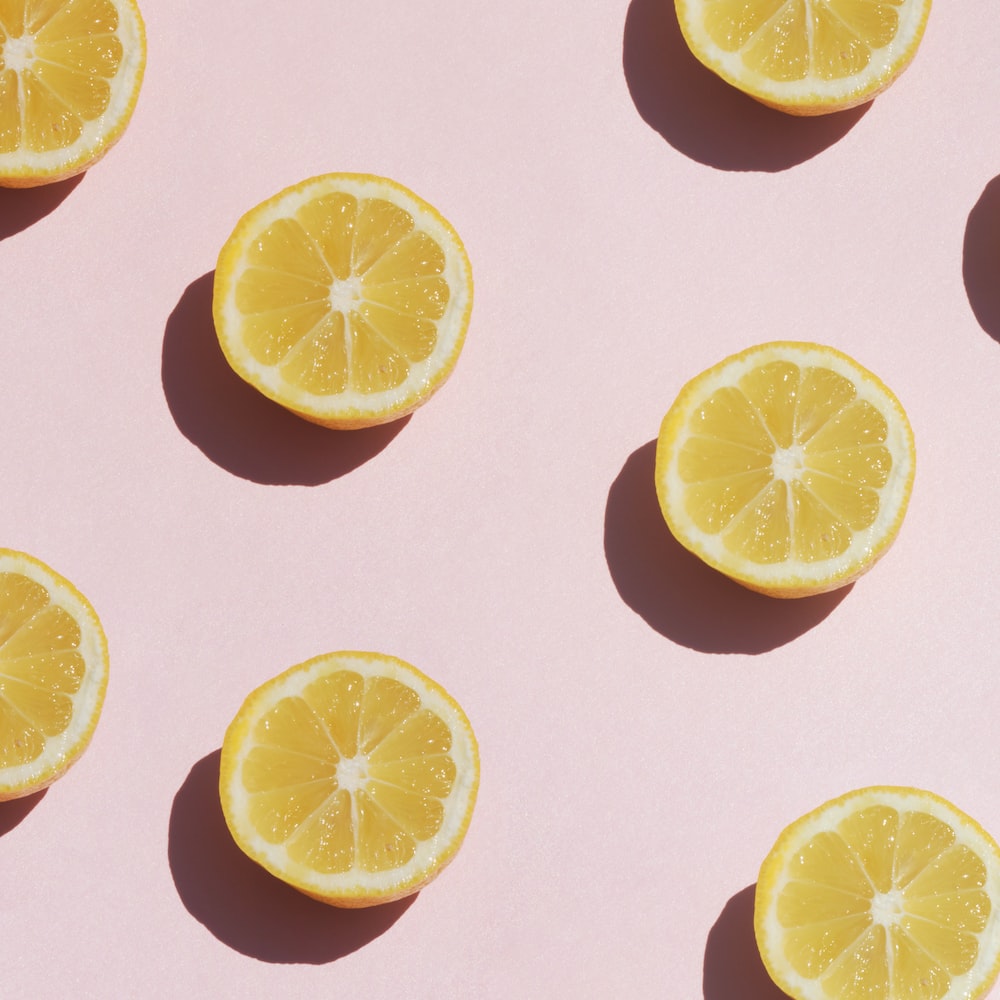 Les Secrets de l'Huile Essentielle de Citron pour une Peau Éclatante et Sain