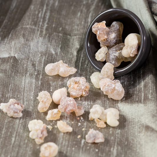 Les Secrets Révolutionnaires de l'Huile Essentielle d'Encens pour une Peau Sublime